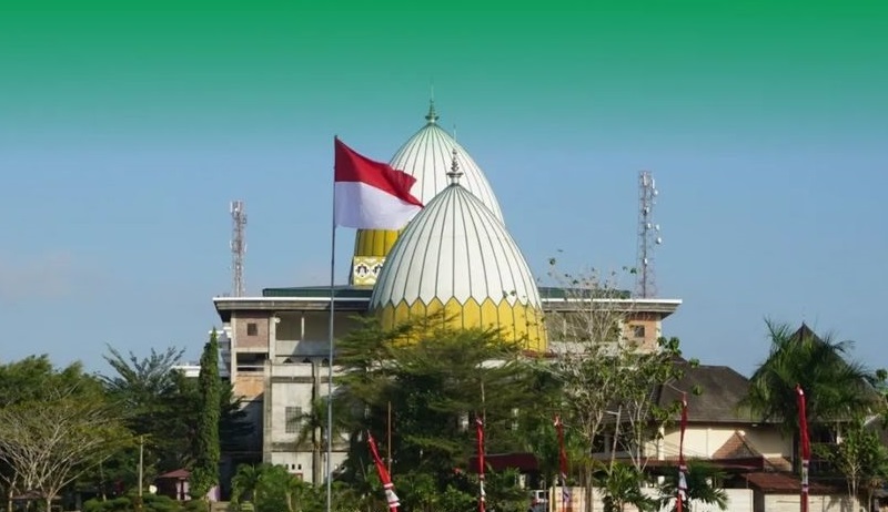 Masjid Al Muqorrob: Jantung Ibadah di Jantung Cilacap